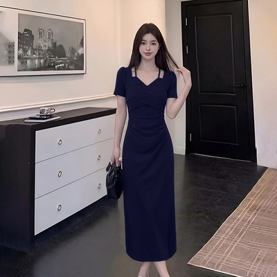 2026夏季新款女韩系时尚百搭设计感小众法式收腰显瘦连衣裙D6711