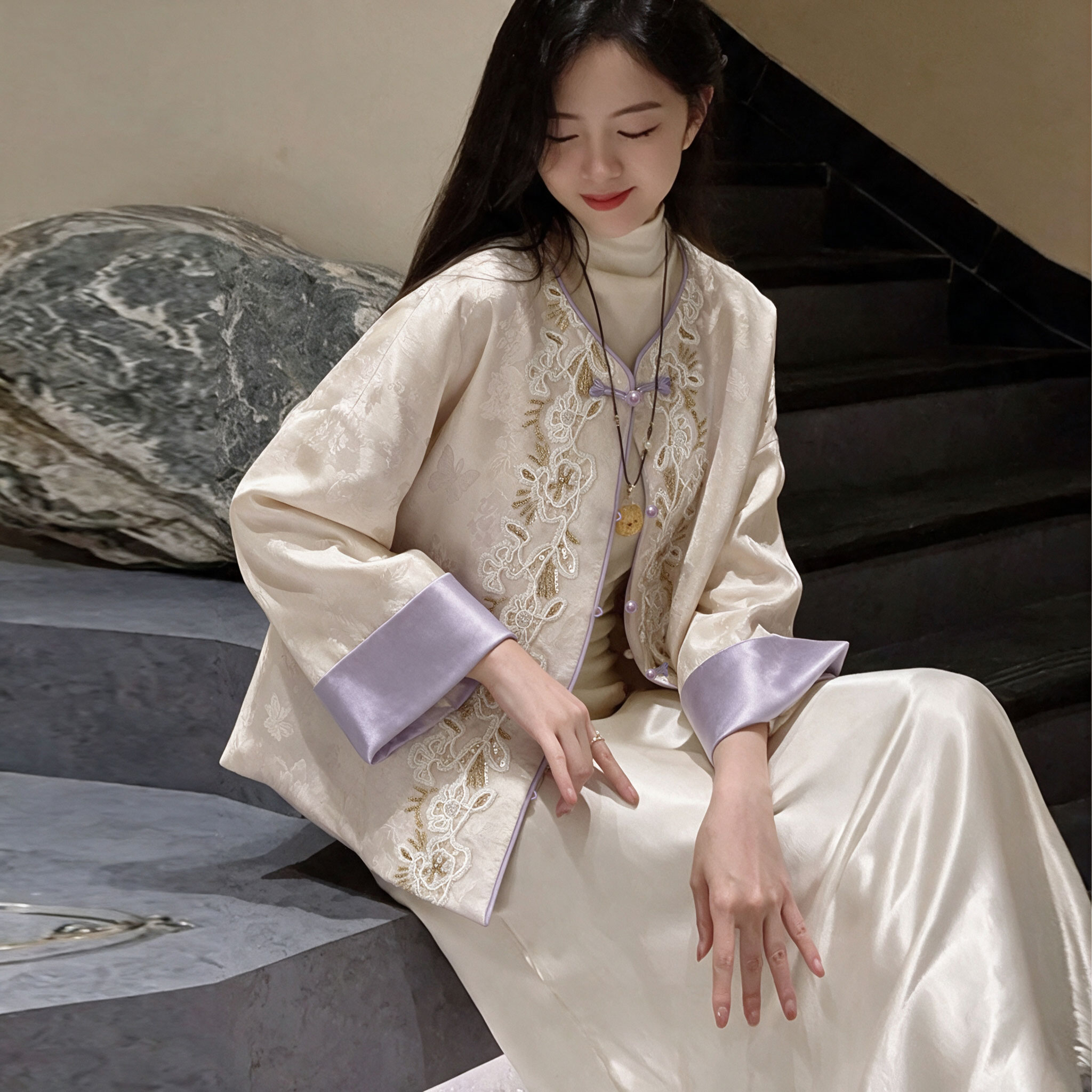 B新中式国风刺绣汉服短外套女秋2026新款圆领盘扣紫色上衣G0169