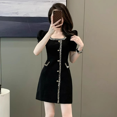 法式小香风黑色方领泡泡袖连衣裙女夏季高端轻奢洋气修身D1755