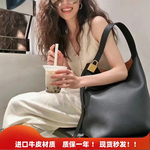 2026秋冬新款真皮托特包大容量锁头水桶包慵懒风单肩斜挎通勤大包