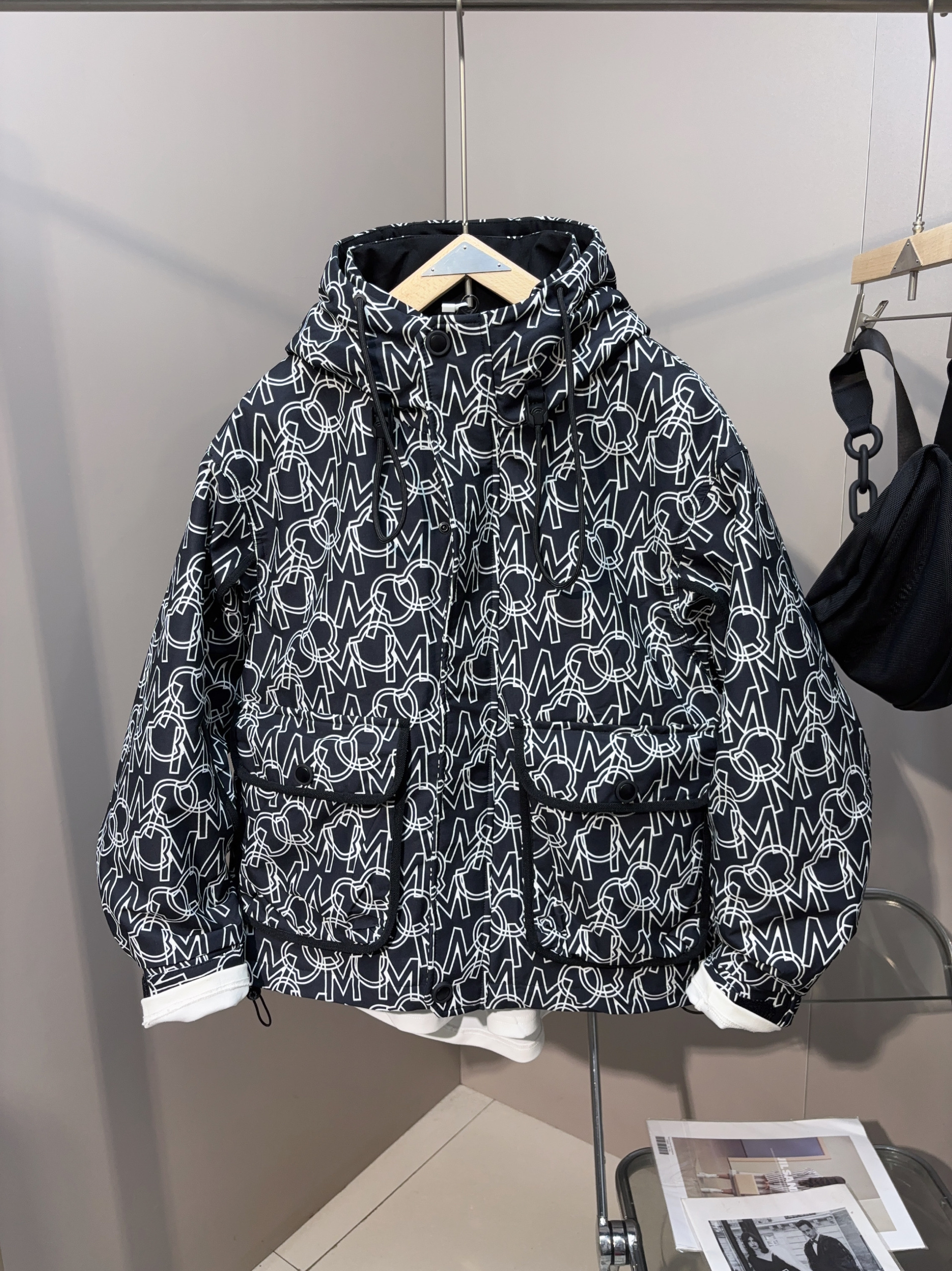 2024冬季新款羽绒服男女款加厚外套大码男休闲连帽个性印花外套潮