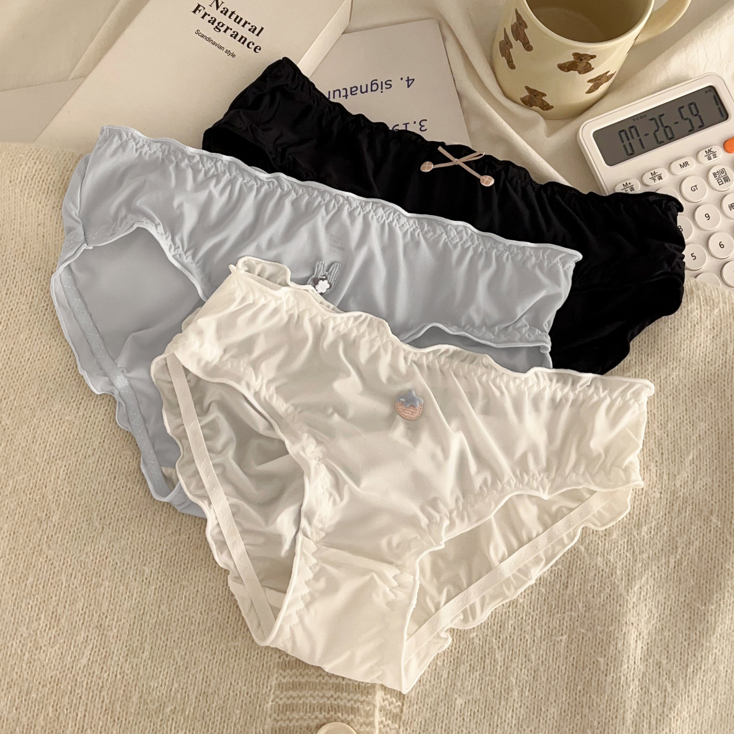 新款木耳边舒适冰丝无痕内裤女