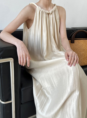 鹿西 法式高级设计感小众挂脖绑带吊带裙宽松露肩无袖连衣裙3211