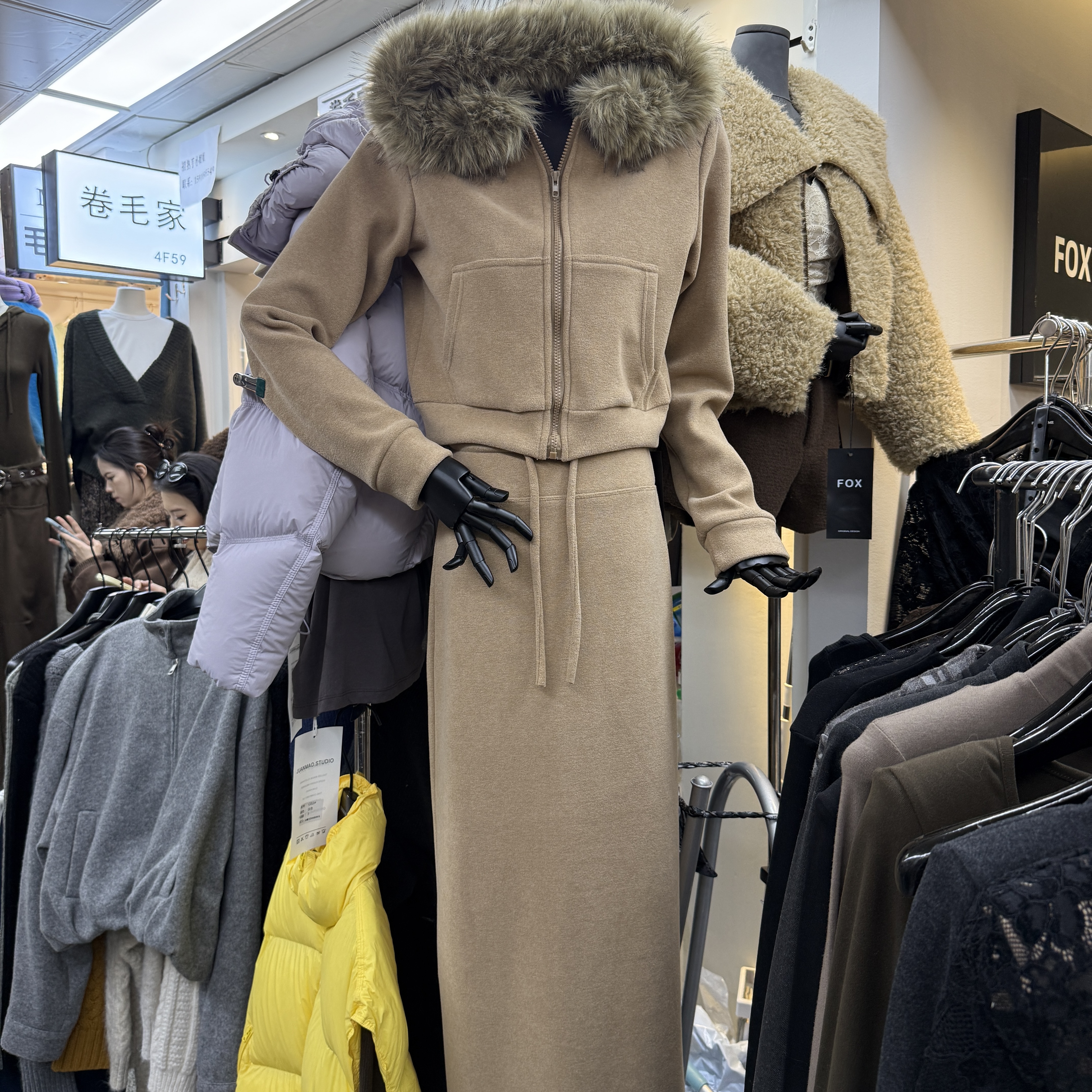 韩版加绒毛领外套半身裙套装