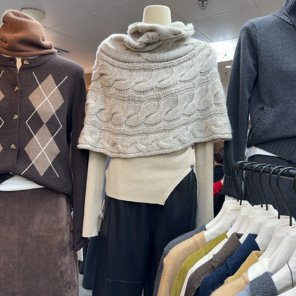 韩版时尚简约纯色打底衫＋披肩