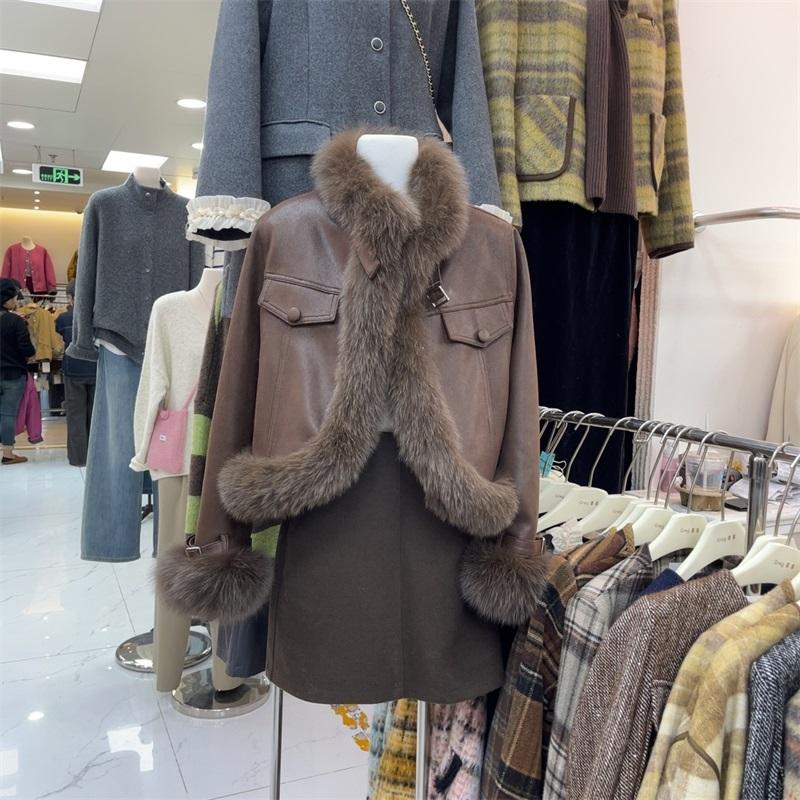 美式复古设计狐狸毛白鸭绒外套