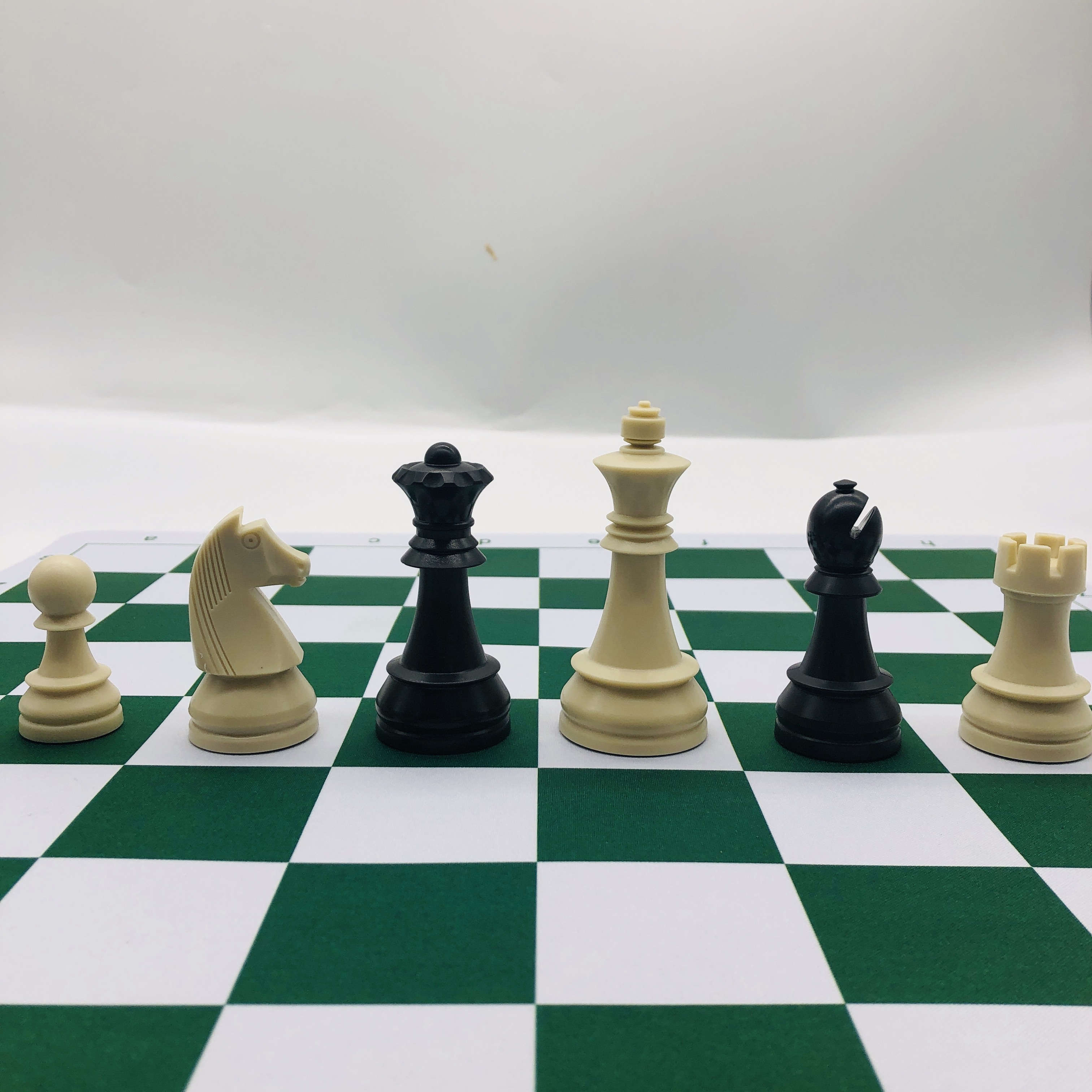 国际象棋棋盘黑白棋子套装初学者比赛用护眼棋盘学生