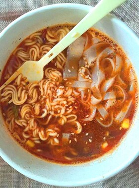 华夏百分一个顶俩红烧麻辣牛肉面z190克吃饱吃好速食泡面夜宵桶装