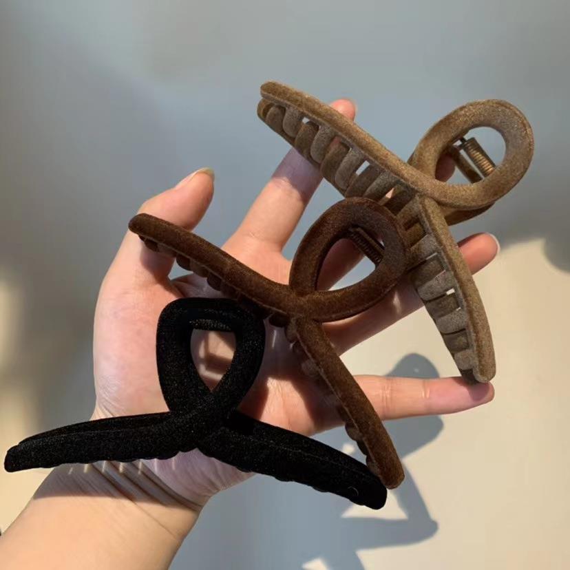 Flocking claw shark clip back of head hair grabbing发夹