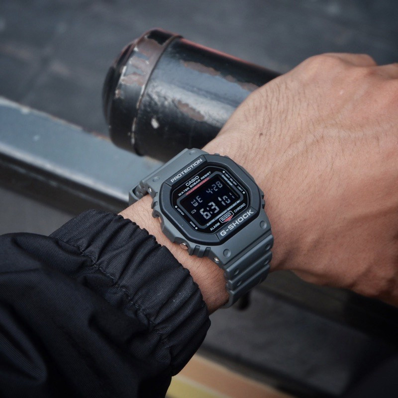 卡西欧g-shock运动手表男深灰色小方块防水抗震多功能dw-5610su-8