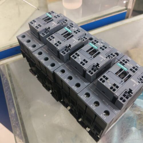 接触器3RT2038-3XF44-0LA2有4个，95（议价）