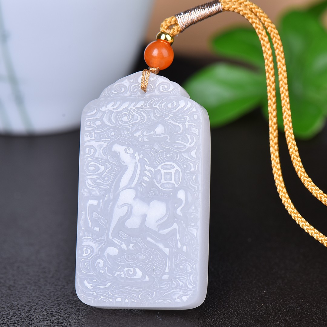 天然新疆金丝玉羊脂白招财马上有钱玉吊坠牌子男女款玉佩挂件项坠