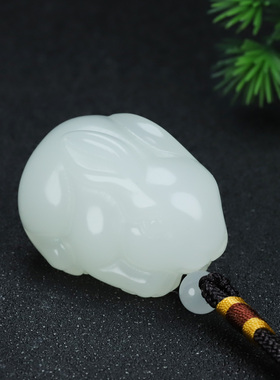 新疆白玉生肖兔把件和田玉兔子