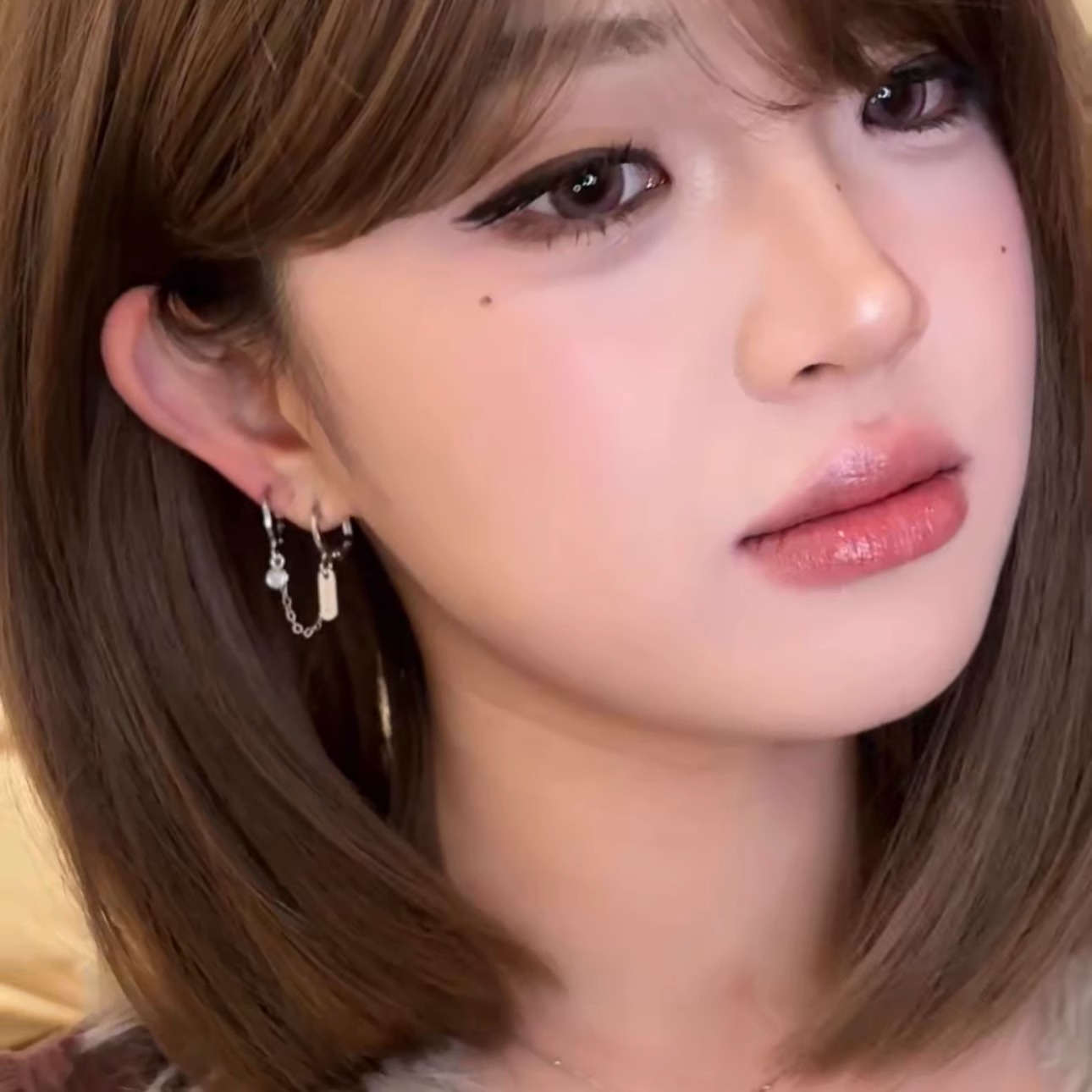 个性冷淡风双耳洞一体耳环高级感耳饰2025年新款字母耳扣时尚耳坠