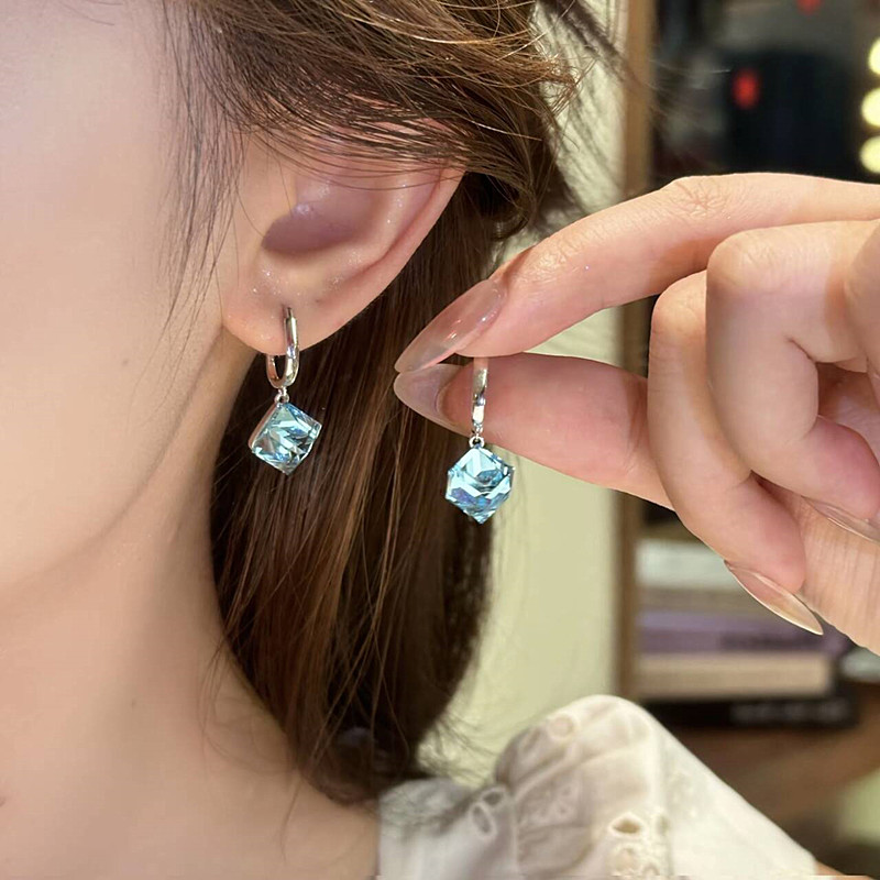 蓝色冰透方型气质耳扣女小众2025新款爆款设计感耳环时尚百搭耳饰