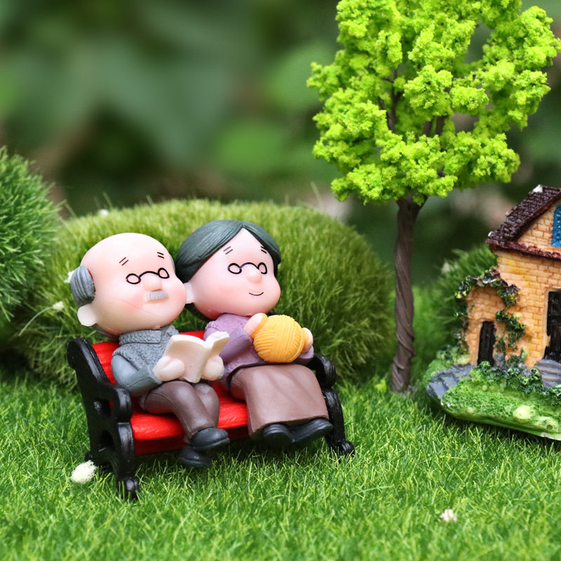 爷爷奶奶情侣塑料公仔玩偶老头老太太带椅子蛋糕微景观装饰小摆件