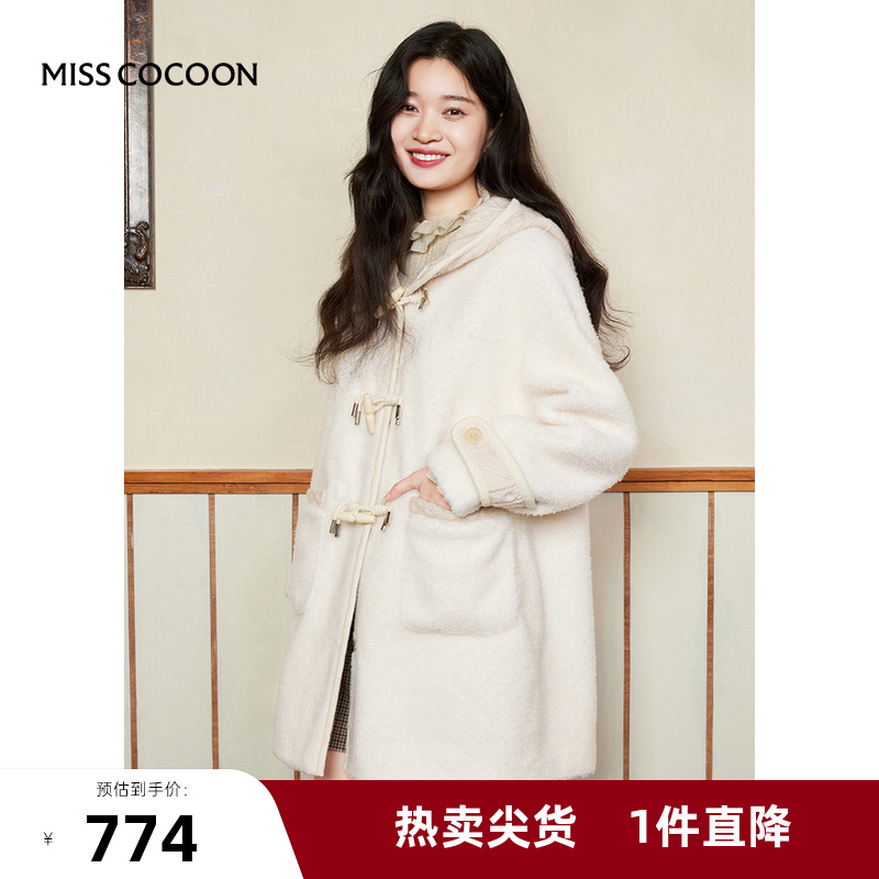 missCOCOON时尚上衣2022冬新款女简约气质宽松牛角扣连帽皮草外套