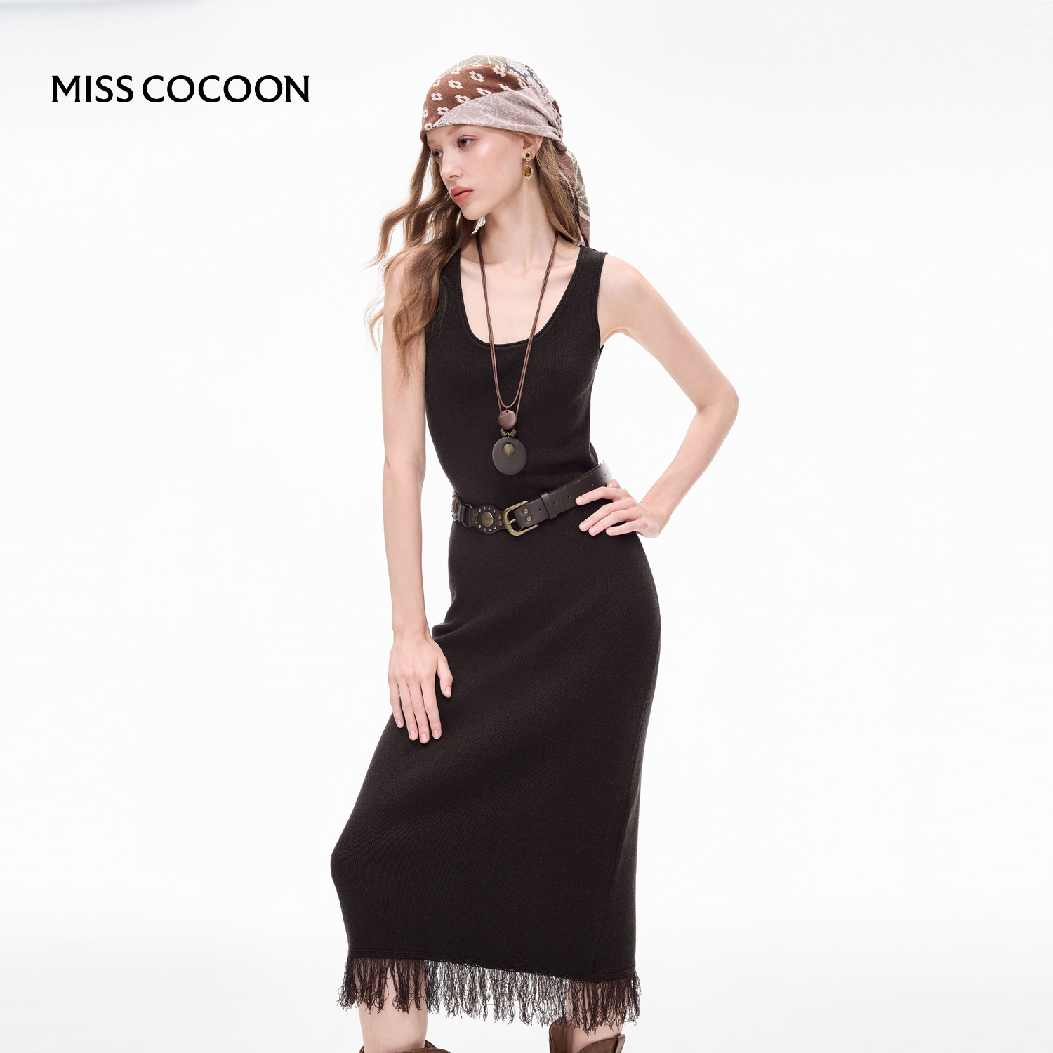 【呼呼专享】MISSCOCOON秋新品通勤大U领流苏背心式连衣裙