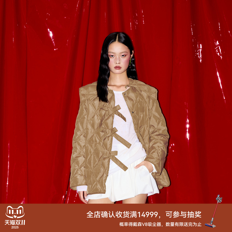 REVAN芮范新品樱桃系列俏皮翻领绗缝羽绒服RM90502302