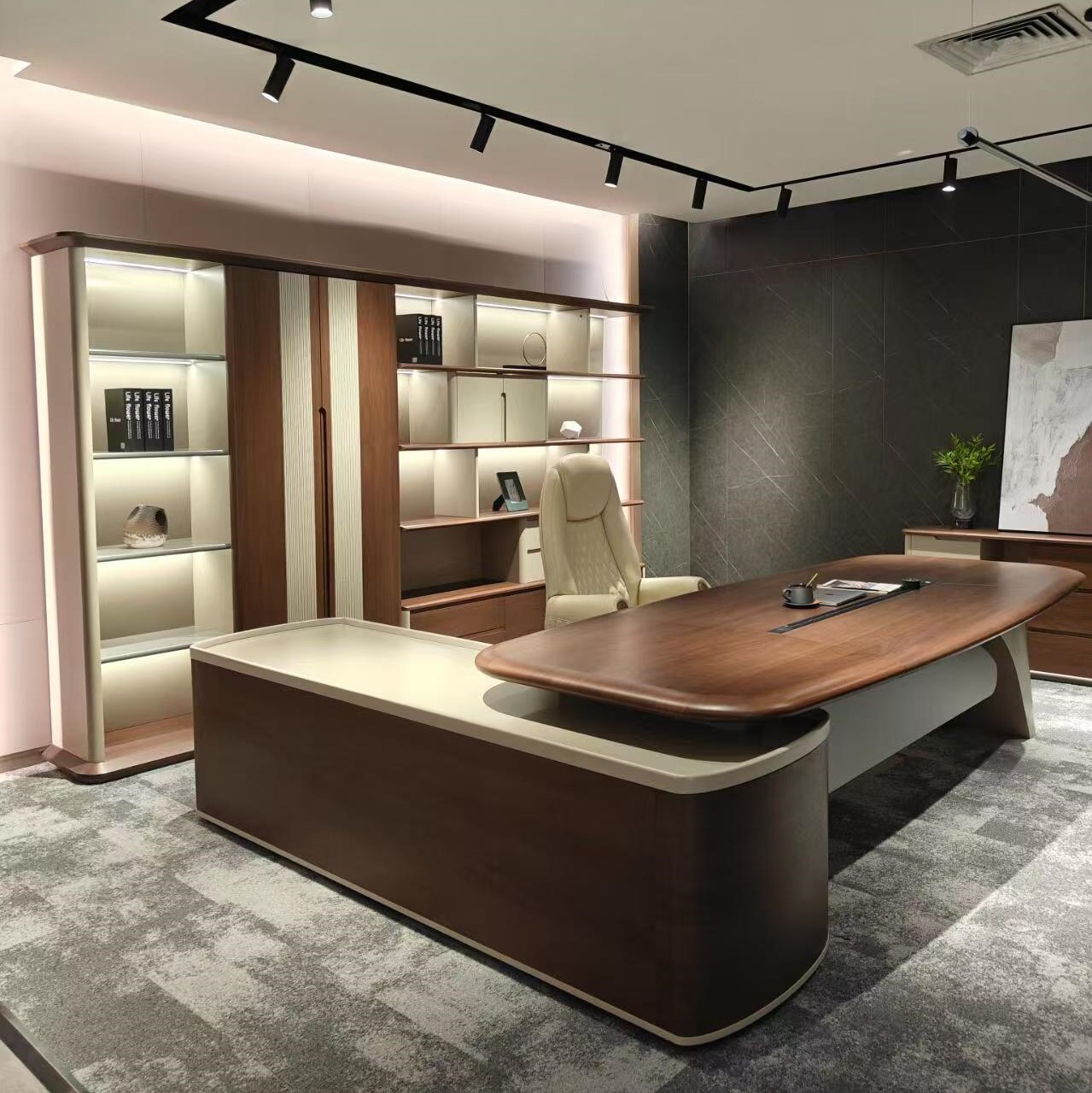 新中式禅意办公室大班台黑胡桃白蜡木主管桌高端公司老板领导家具