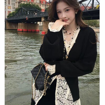 纯欲望套装女性秋季独特美丽柔软蜡黑色V领针织开衫堆叠蕾丝衬衫