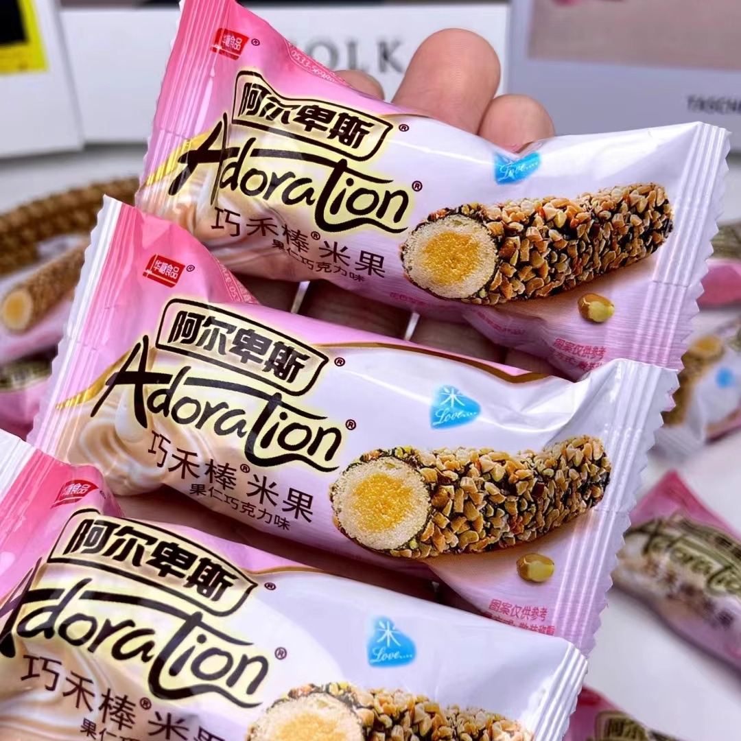 &新疆包邮西藏%巧禾棒果仁夹心巧克力味米果充饥点心256g香甜酥脆