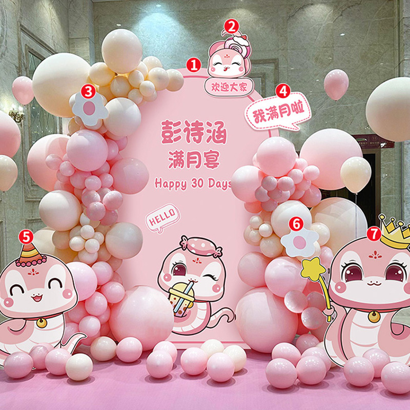 女宝百天布置装饰家里背景墙kt板