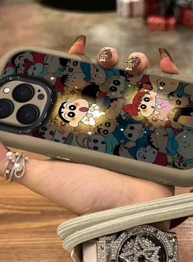 适用苹果15Promax手机壳14plus硅胶情侣iphone13创意12mini时尚11蜡笔小新Xr全包8保护7防摔6s软套卡通带挂绳