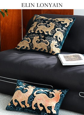 珑衍家居绿色藏式图腾重工刺绣虎纹靠垫抱枕样板房酒店方枕腰枕