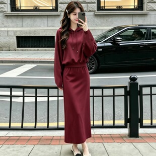 时尚减龄休闲运动套裙女秋新款韩版洋气酒红连帽卫衣半身裙两件套