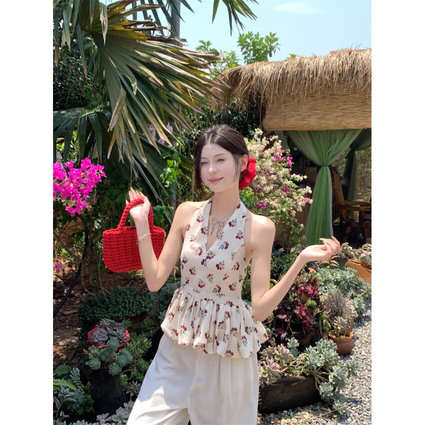 甜美气质碎花露背挂脖背心夏季新款度假风时尚百搭显瘦花苞上衣女