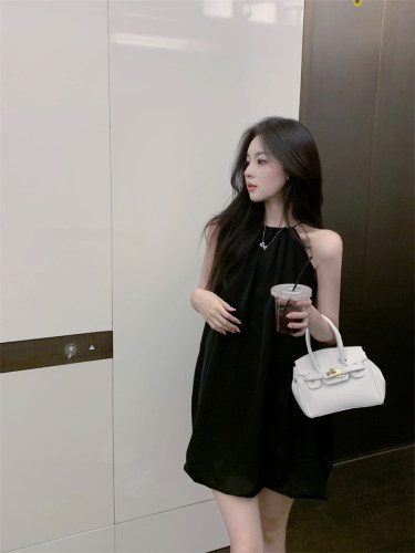挂脖女吊带连衣裙气质黑a字短裙