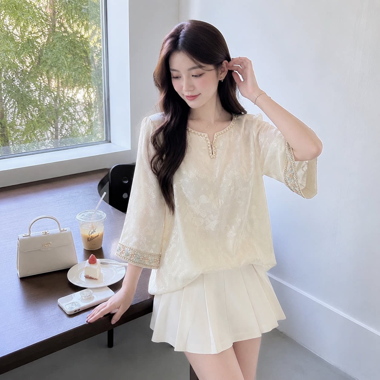 夏季新中式缎面刺绣短袖女衬衫