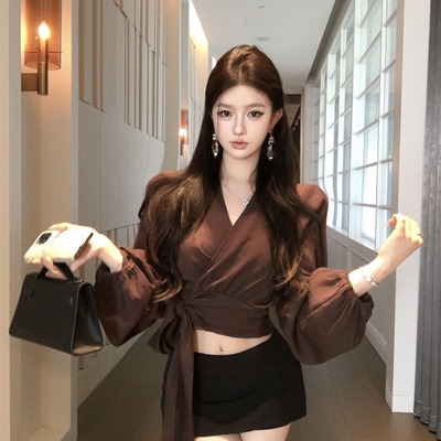气质交叉v领长袖衬衫女秋季收腰绑带衬衣设计感小众修身短款上衣