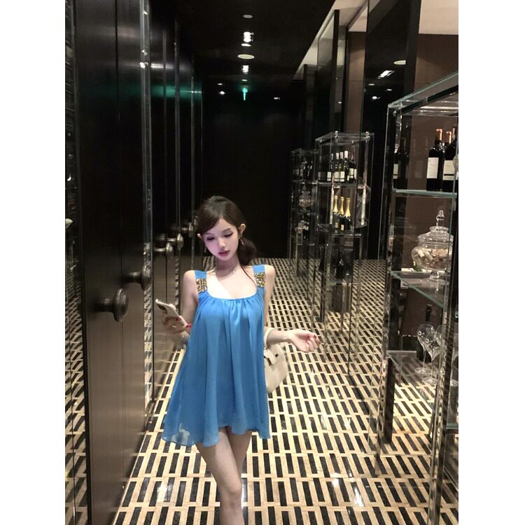 蓝色钉钻方领吊带连衣裙女夏季富家千金名媛风裙子高级感雪纺短裙