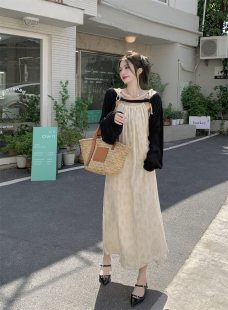 海边度假吊带连衣裙女夏季 裙子 新款 设计感小众温柔旅游拍照好看