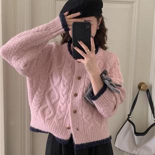 秋冬温柔短款韩版新粉色麻花复古毛衣开衫小香风加厚针织外套上衣