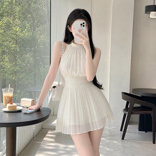 法式小众挂脖雪纺连衣裙女夏装设计感超仙小清新短裙绝美百褶裙子