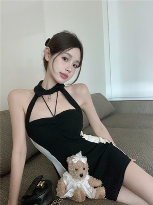 网红辣妹撞色领子挂脖抹胸连衣裙女纯欲风洋气露背无袖短裙子ins