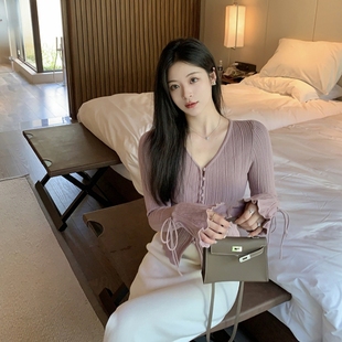 法式V领冰丝喇叭袖针织开衫女秋季蝴蝶结系带长袖T恤别致修身上衣