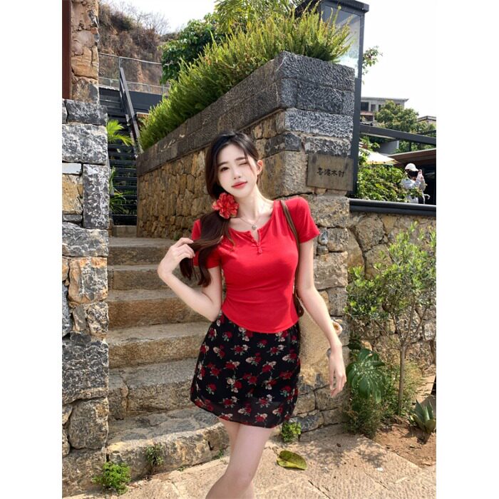 套装纯欲辣妹上衣短款新款修身短袖夏季碎花T恤半身裙两件套