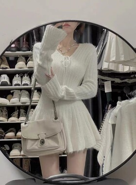 针织v领白色小个子秋冬显瘦女短裙内搭甜辣潮连衣裙子a字打底收腰