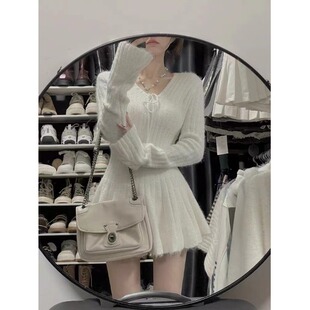 针织v领白色小个子秋冬显瘦女短裙内搭甜辣潮连衣裙子a字打底收腰