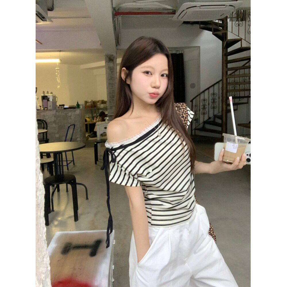 夏季一字领露肩蕾丝条纹T恤女