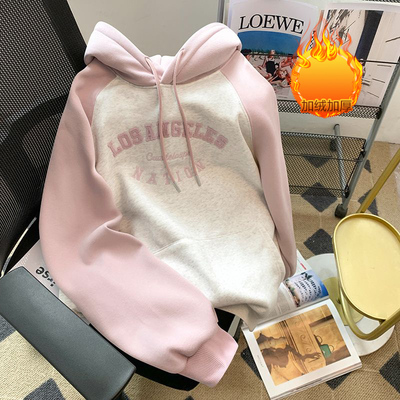 粉色插肩字母印花连帽卫衣女