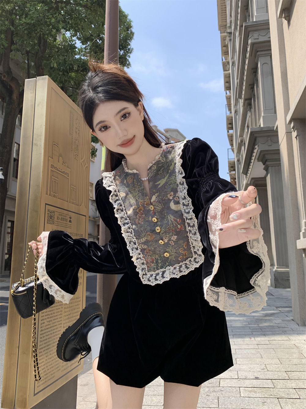 秋冬新款时尚套装法式宫廷风花边拼接丝绒长袖上衣高腰阔腿短裤女