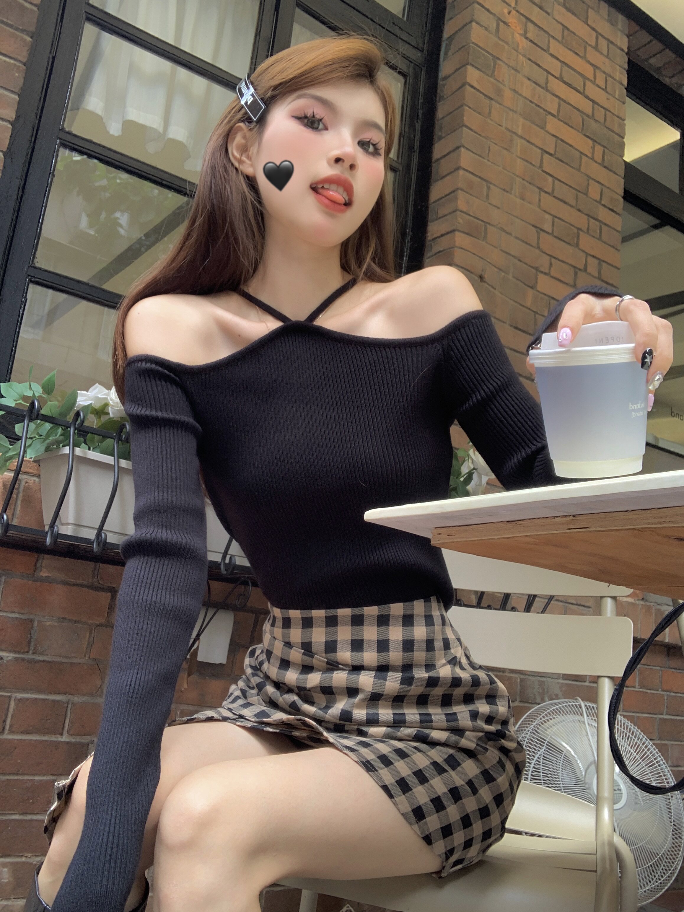 黑色长袖设计感修身显瘦针织衫女装秋季气质独特露肩小众百搭上衣