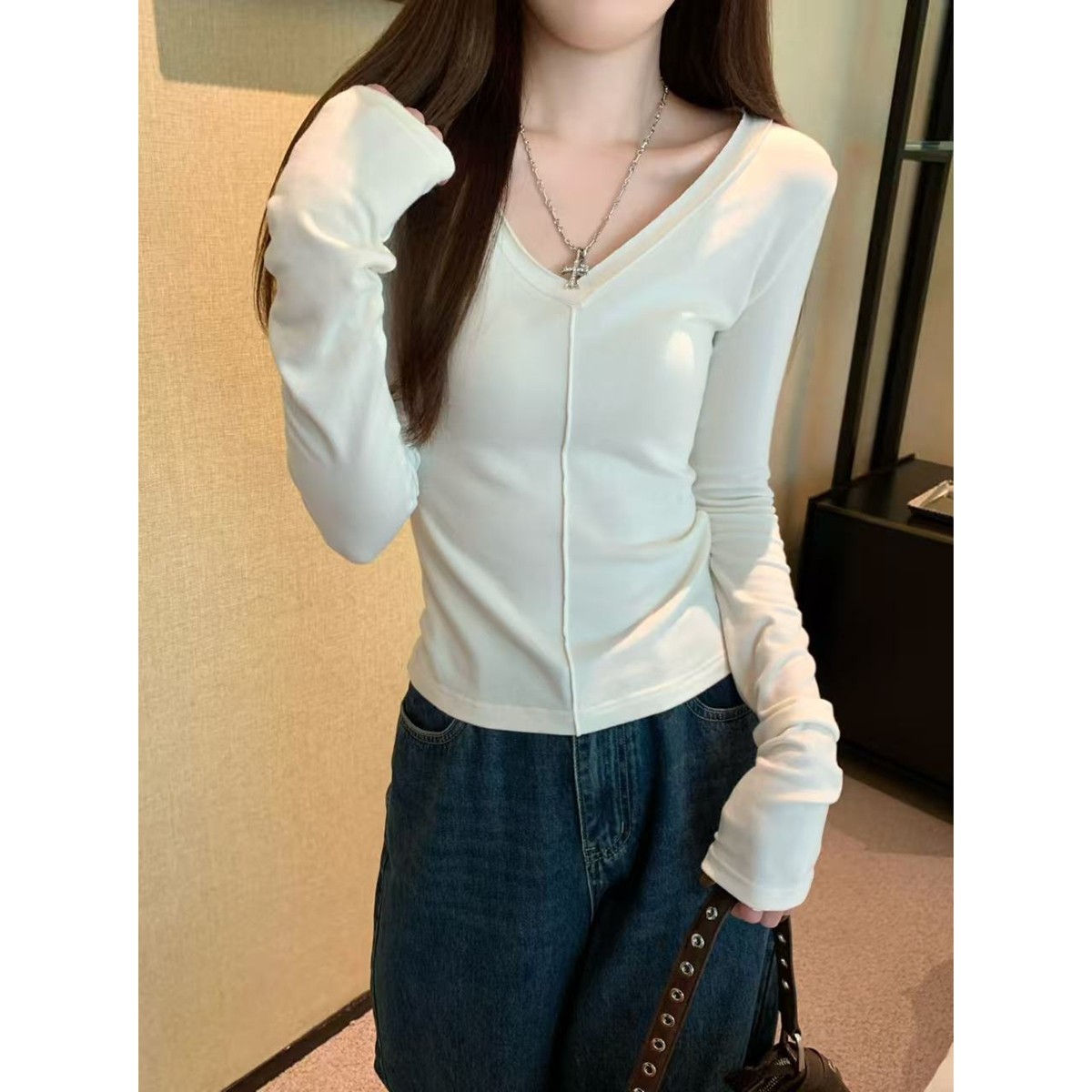 v领白色长袖t恤女2026早秋新款内搭修身显瘦正肩打底衫上衣可外穿