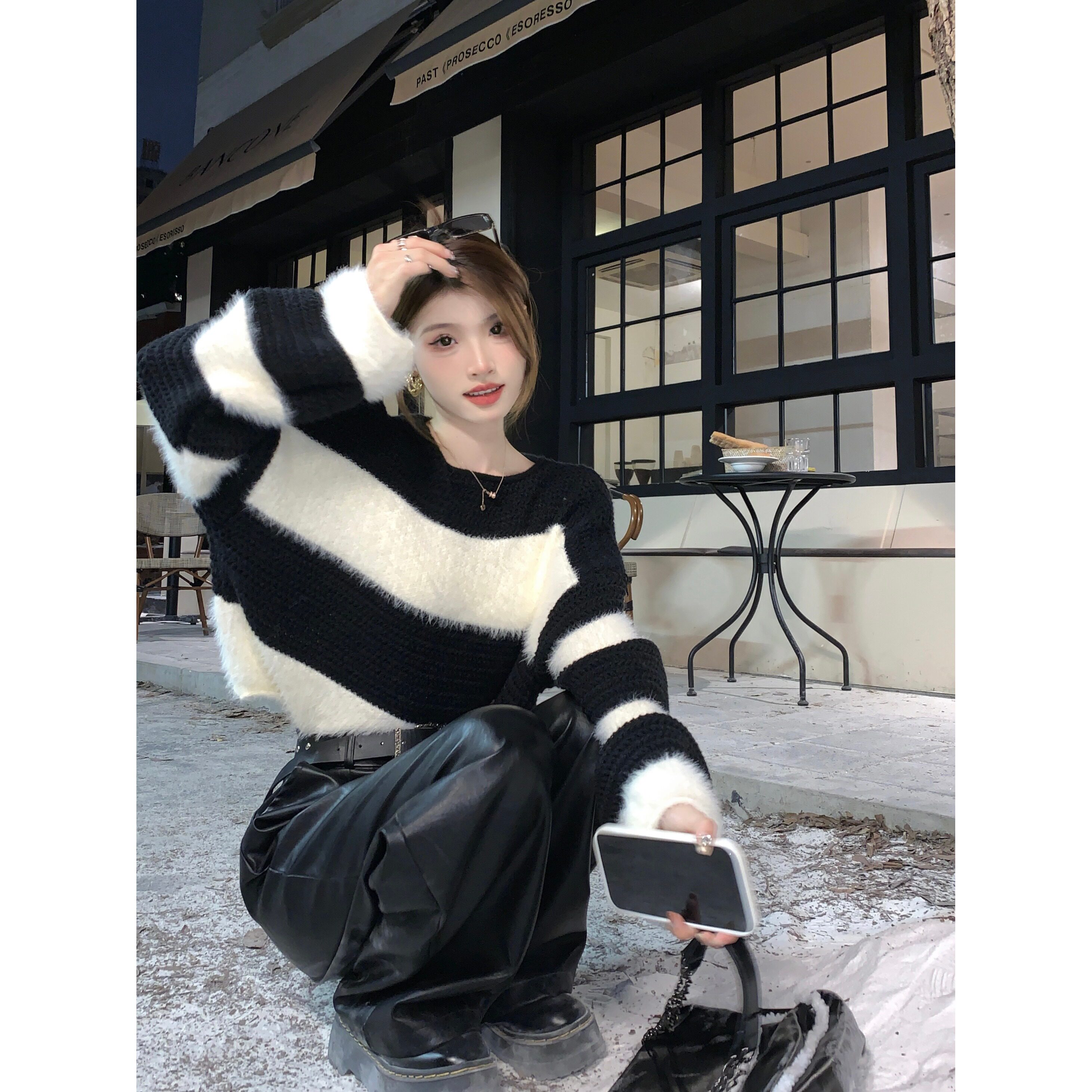 条纹斜肩长袖针织毛衣女2026春季新款韩系经典宽松短款外穿上衣潮