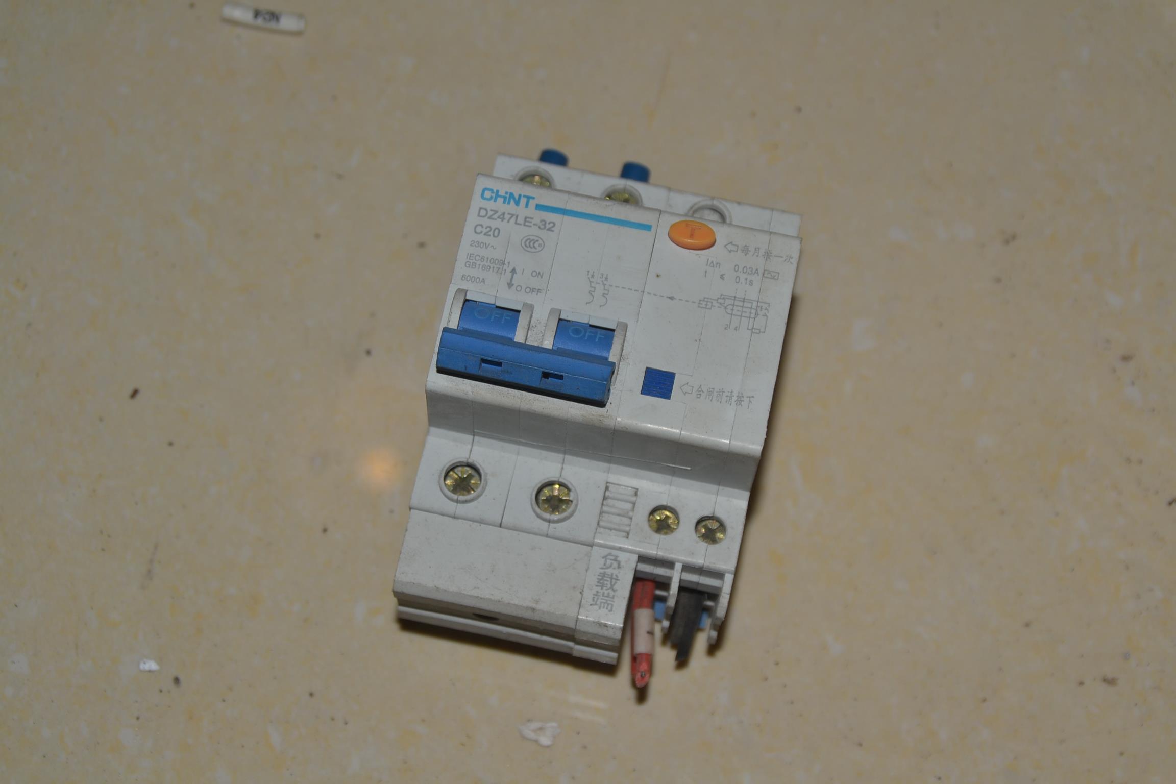 #正泰漏保空开 DZ47LE-32 C20 C30 20A 30A 2P触电漏电保护断路器